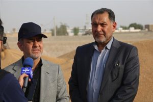 محمدرضا طلایی در بازدید از مرکز خرید اتحاد شهرستان کرخه عنوان کرد: از پیش بینی خرید ۹۰ هزار تنی کلزا تا ۷۵ درصدی گندم استان توسط تعاون روستایی خوزستان
