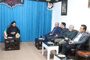 امام جمعه گچساران در ديدار با رئيس روابط عمومي شركت نفت اين شهرستان عنوان كرد روابط عمومی شركت نفت گچساران ادارهای مهم و تاثیرگذار است