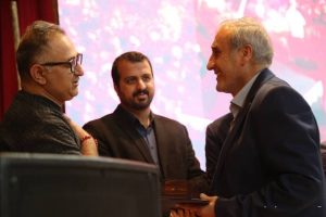 مدیرعامل و رئیس روابط عمومی نفت گچساران تجلیل شدند/اهدای جایزه ویژه تقدیر بومی سوگواره ملی نذرنگاه به عكاس روابط عمومی نفت گچساران
