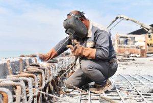 پیشرفت مطلوب برنامه ترمیم ۵ پست اسکله بندر امام خمینی(ره) / اختصاص اعتبار ۷ هزار میلیارد ریال برای افزایش ایمنی و پایداری سازه‌ای