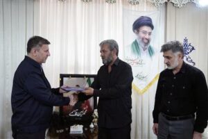 دیدار مدیر عامل نفت و گاز مارون با خانواده شهید